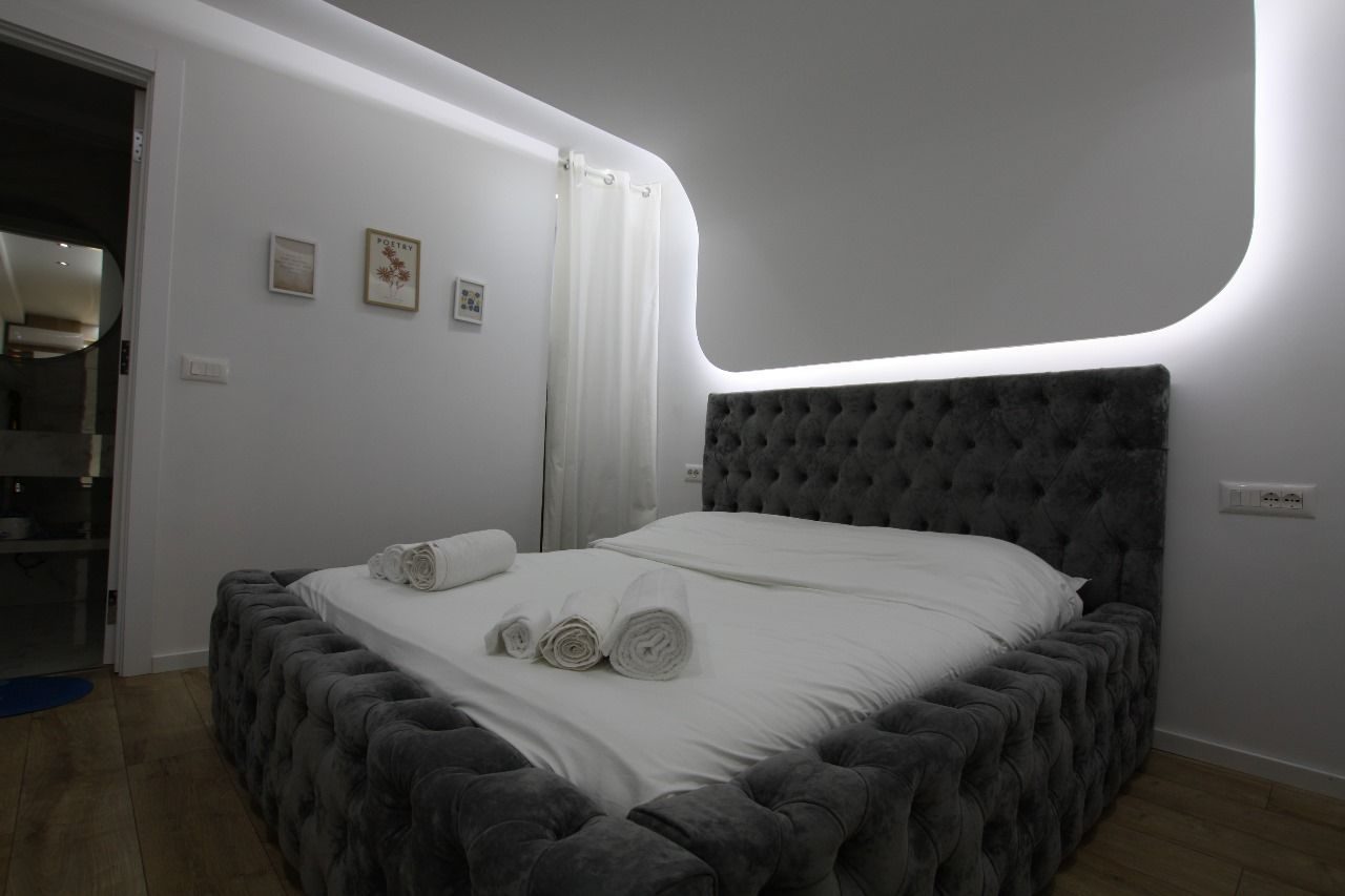 Jepet me qera super Apartament mbrapa Vodafonit 21 Dhjetori
55000 leke ne muaj
Super arredim
Cdo gje - 4