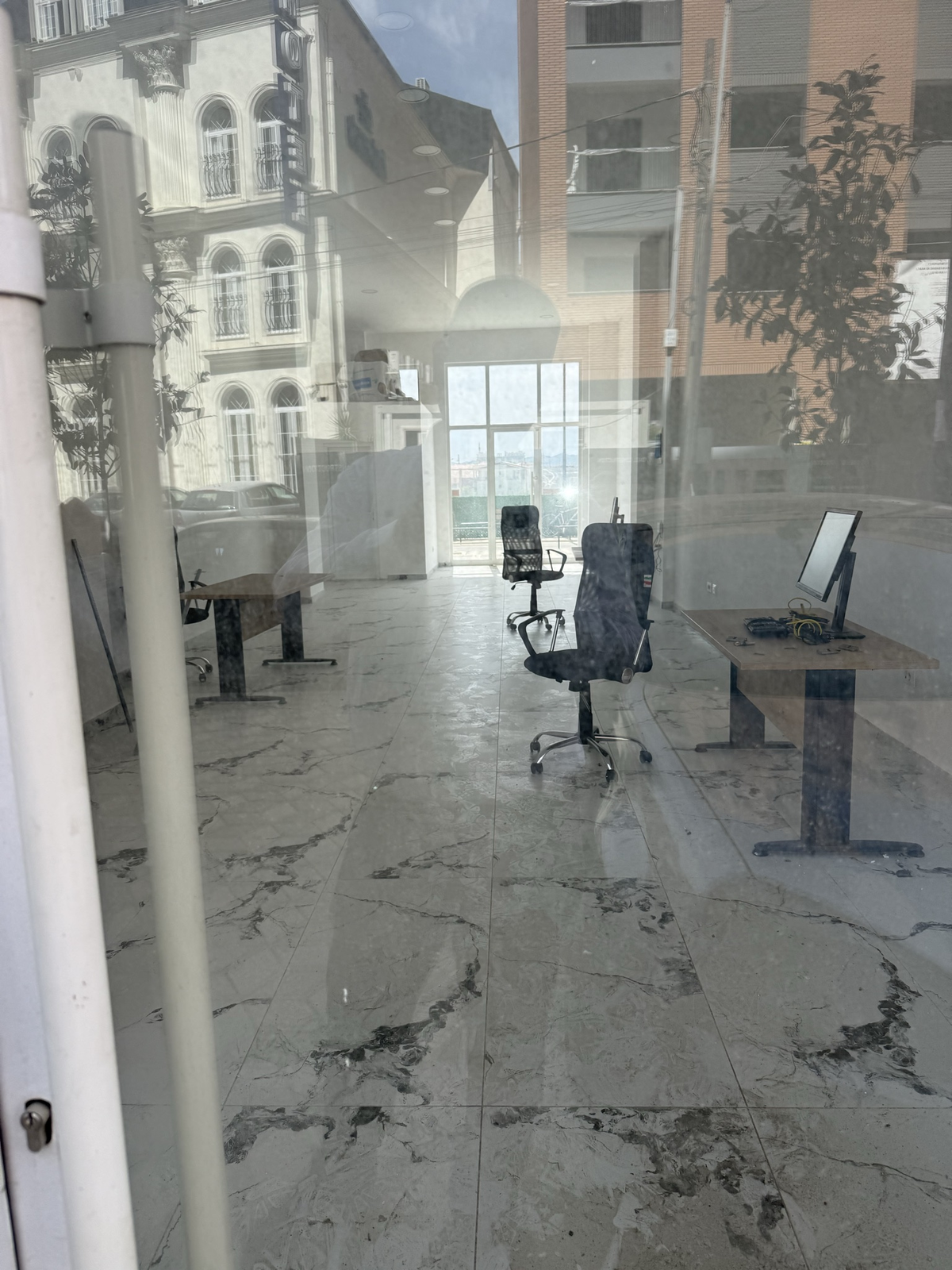 OKAZION  NE PASKUQAN NJESI BIZNESI NÉ SHITJE - 2