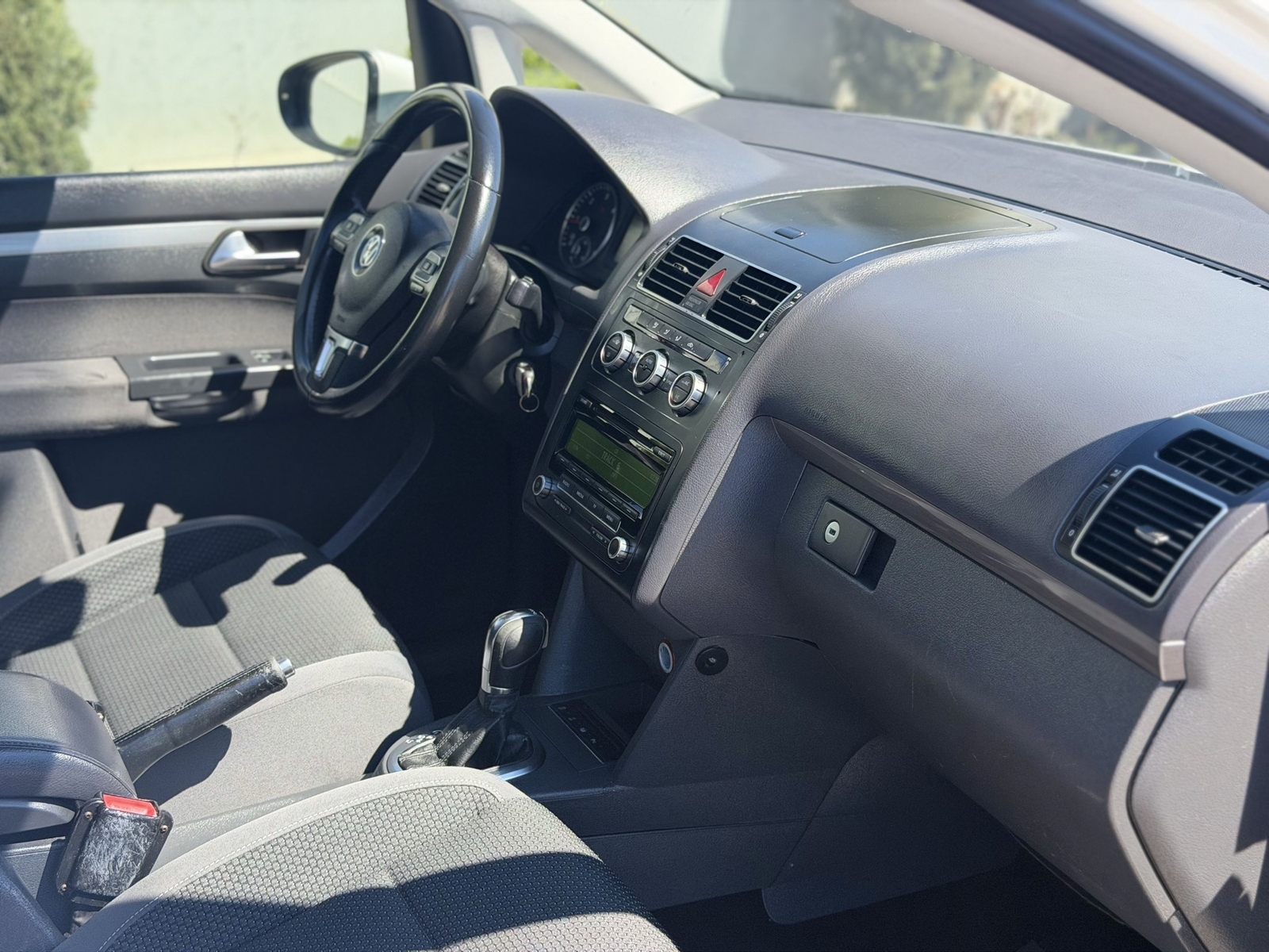 VOLKSWAGEN TOURAN 2.0 DIESEL. AUTOMATIKE 2013 - 6