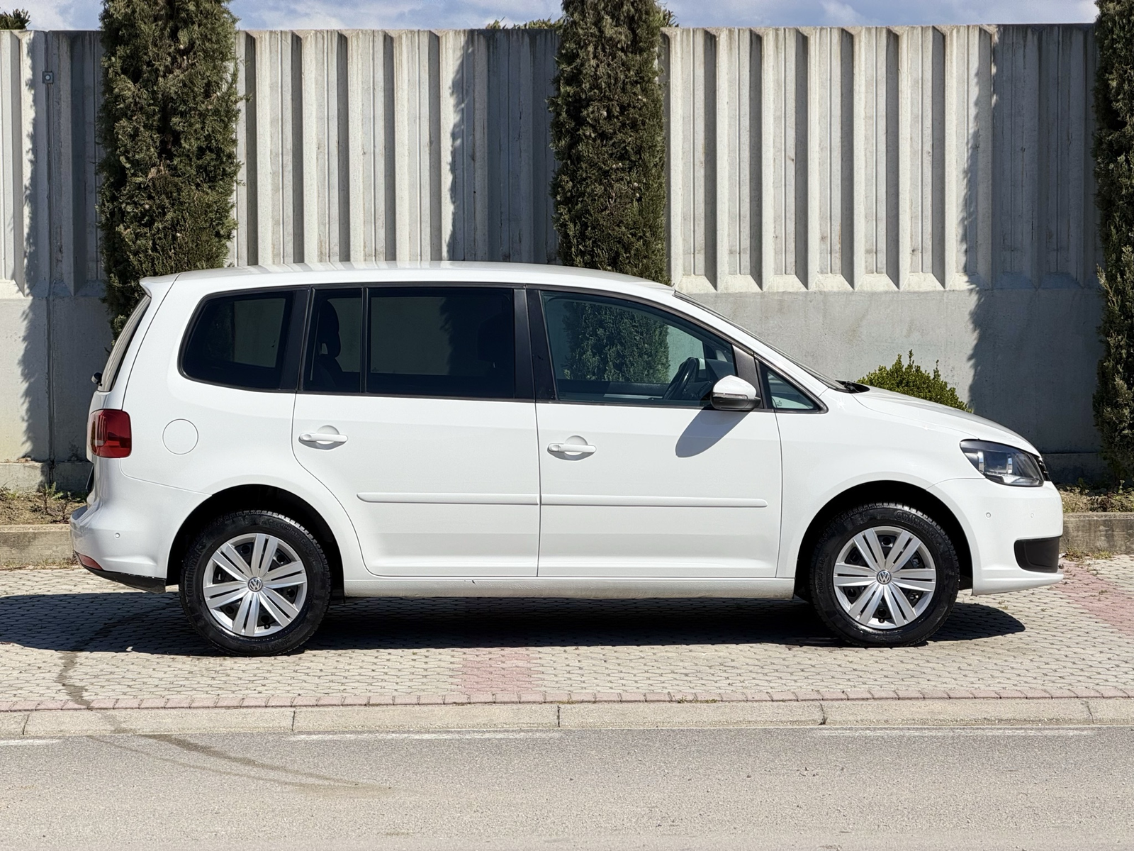 VOLKSWAGEN TOURAN 2.0 DIESEL. AUTOMATIKE 2013 - 5