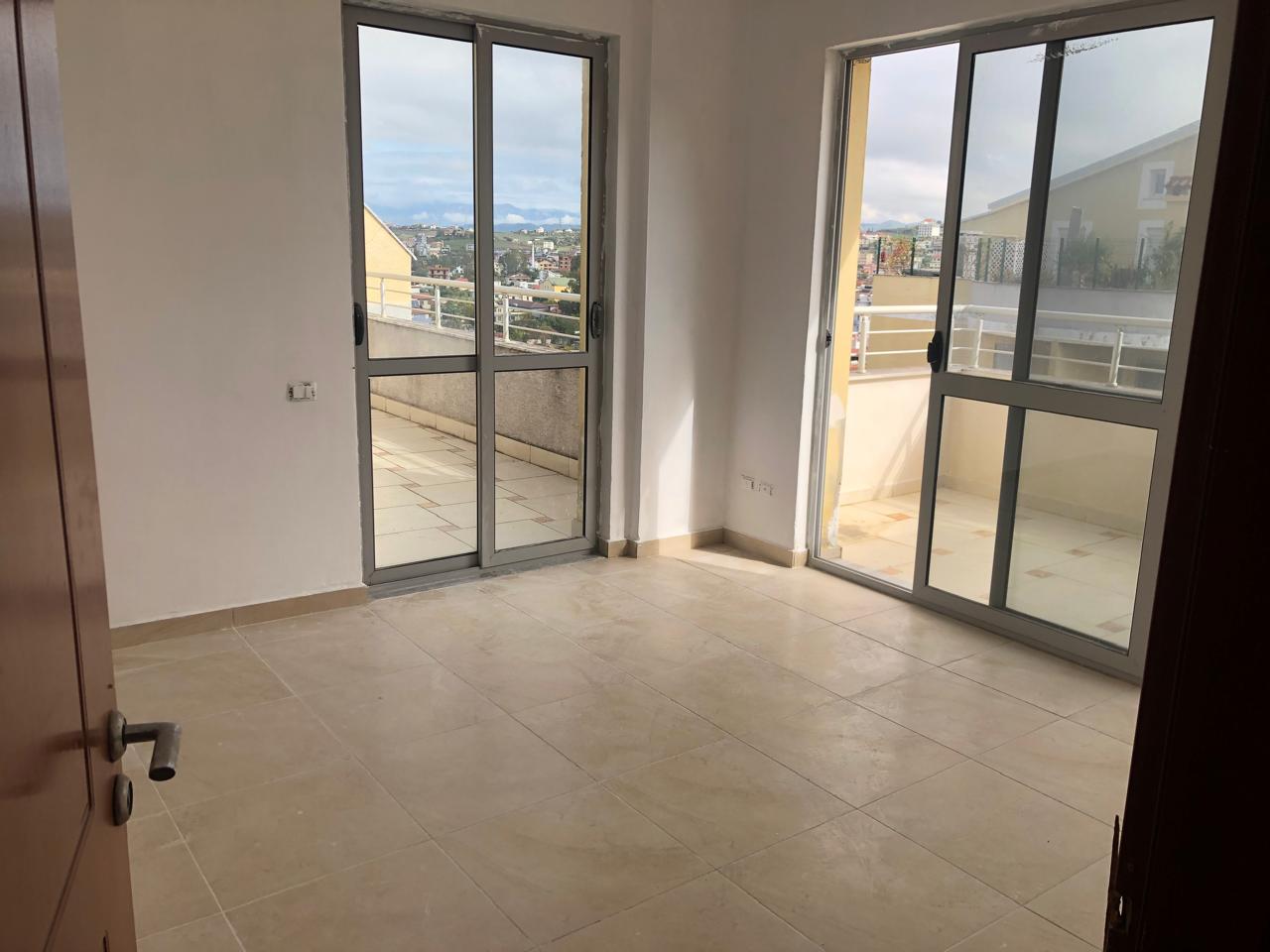 SHITET APARTAMENT 2+1+GARAZH  PRANE PLAZHIT ILIRIA NE DURRES