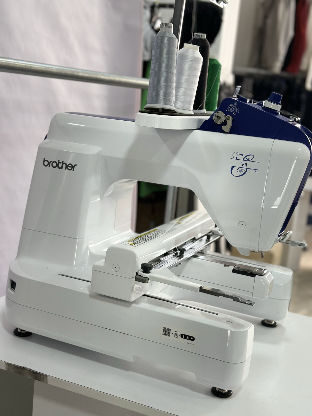 makinë qendisje profesionale Brother VR - 4