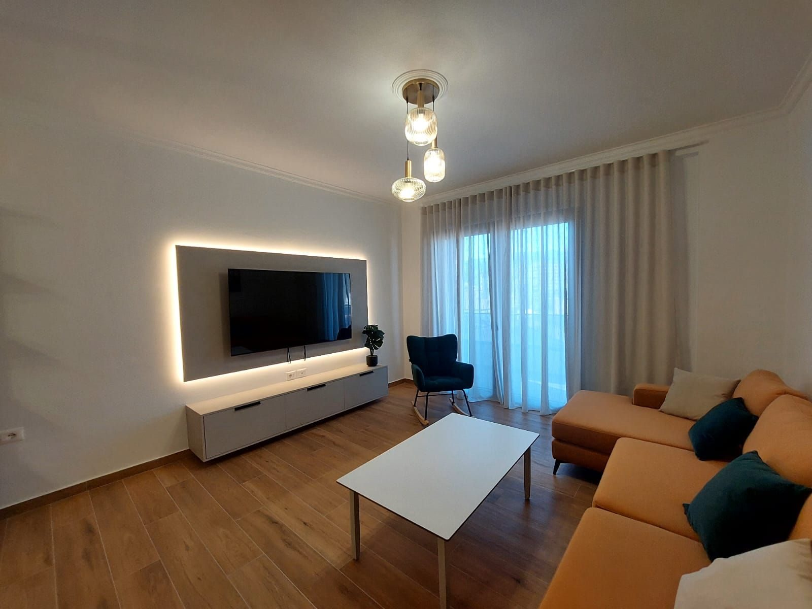 VLORE,  APARTAMENT 2+1 PREMIUM PER QIRA