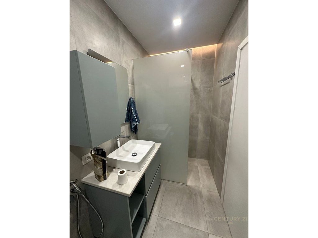 APARTAMENT ME QIRA 1+1 TEK KOMUNA E PARISIT! - 1