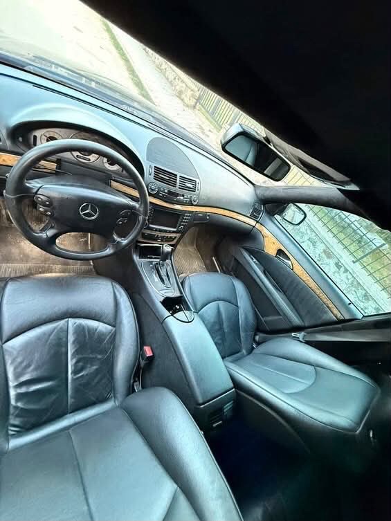 Mercedes Benz E220 Cdi - 4