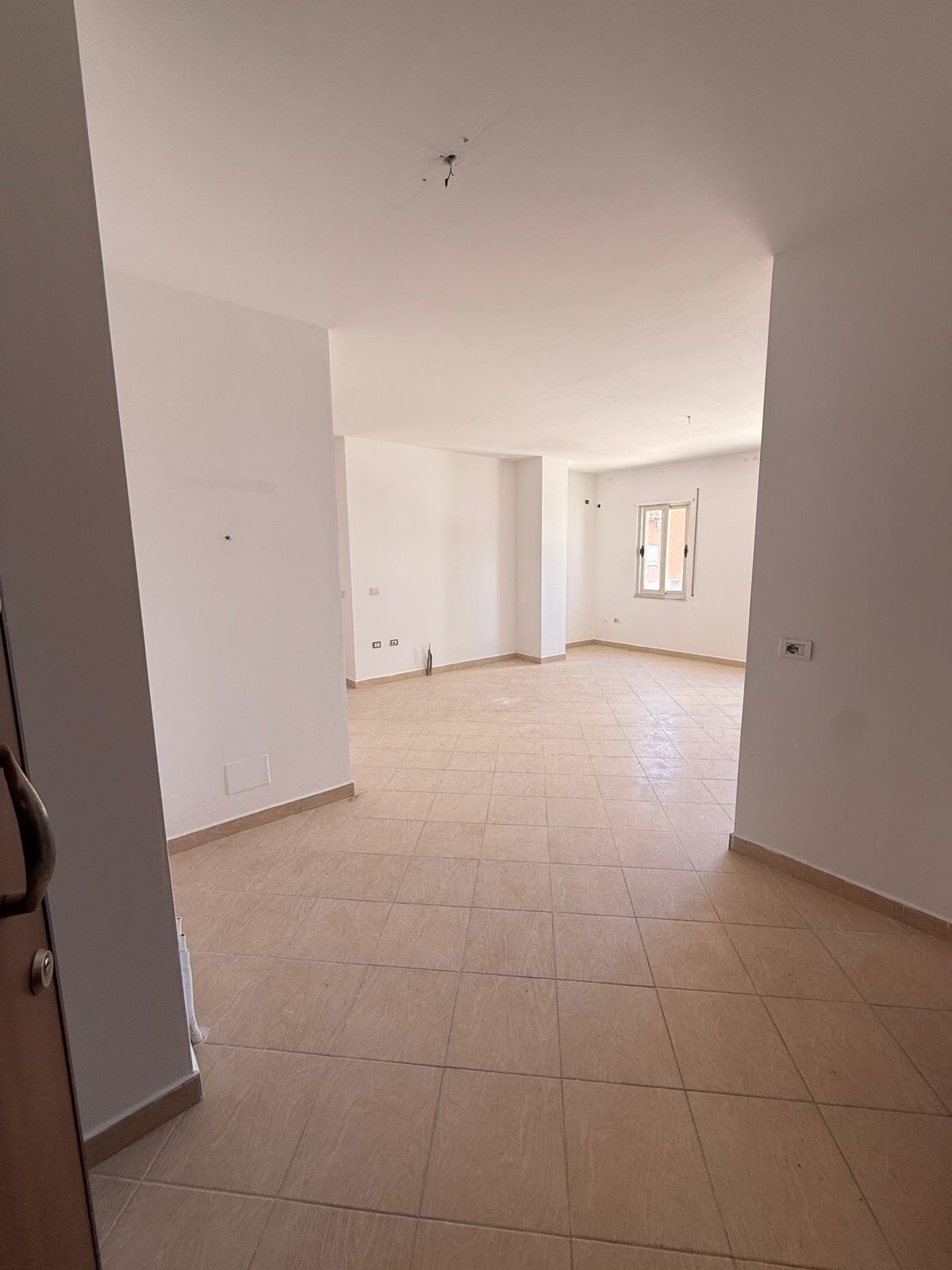 Shitet apartament 3+2+ballkon, prane Usluga , Tirane - 7