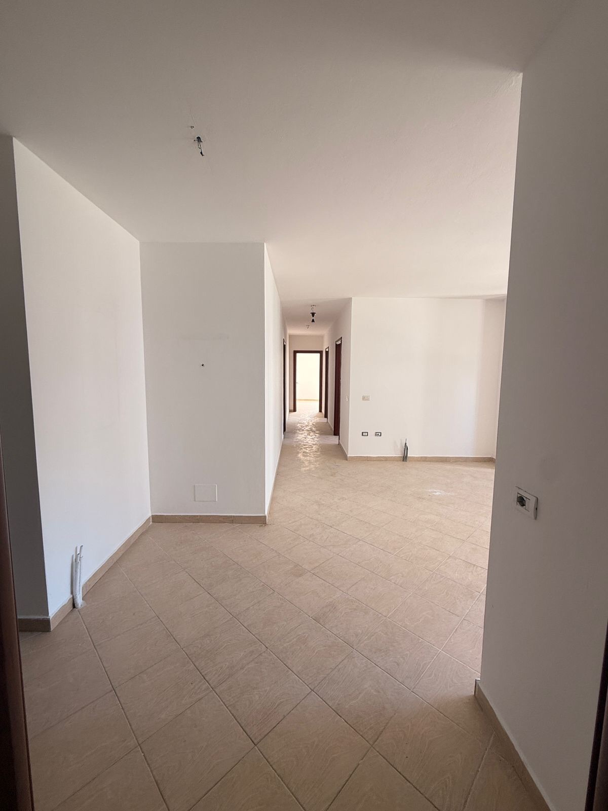 Shitet apartament 3+2+ballkon, prane Usluga , Tirane - 2