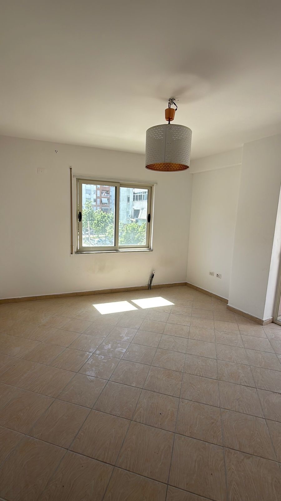Shitet apartament 3+2+ballkon, prane Usluga , Tirane - 6