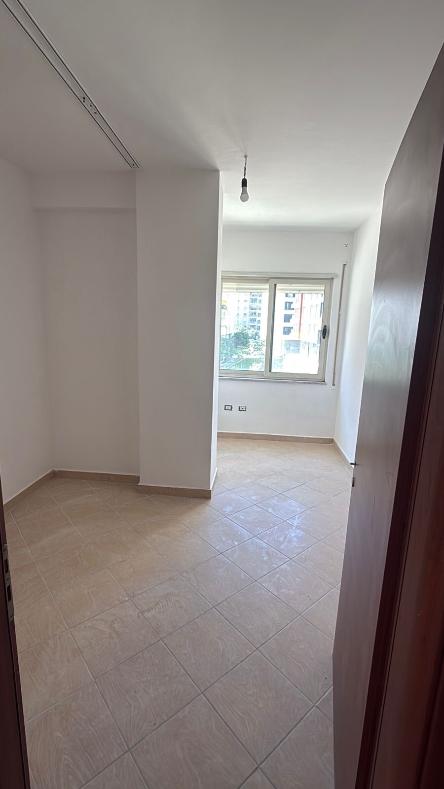 Shitet apartament 3+2+ballkon, prane Usluga , Tirane - 3