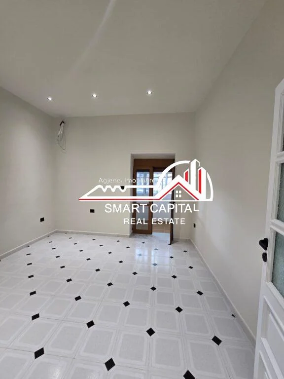 SHITET APARTAMENT PRANË BASHKISË VLORË! - 5