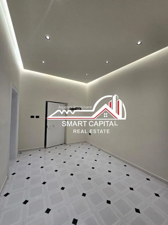 SHITET APARTAMENT PRANË BASHKISË VLORË!