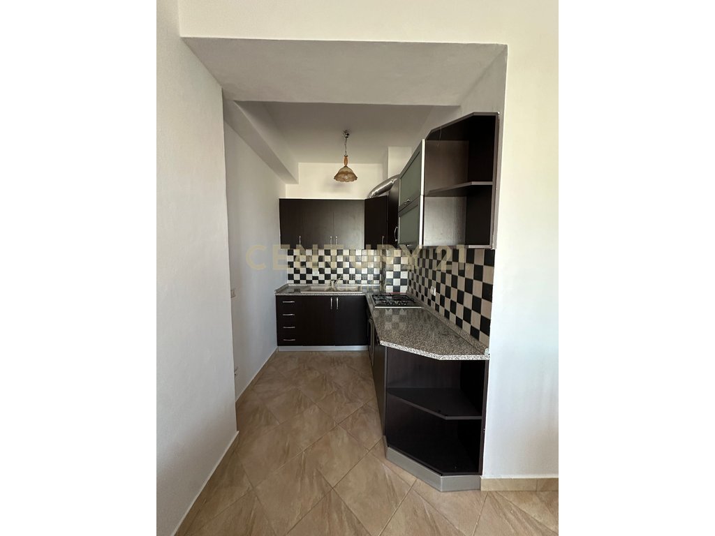 Apartament 1+1 ME PAMJE DETI Për Shitje në Plazh, Durrës ! 90,000 € - 5