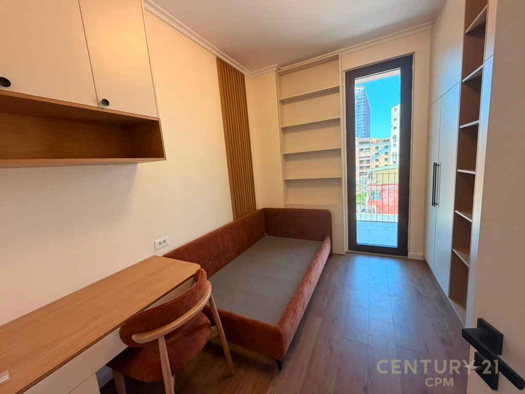 TEK ALTANA, APARTAMENT 2+1+2+POST PARKIMI PER QIRA! 2,000 € /Muaj - 3