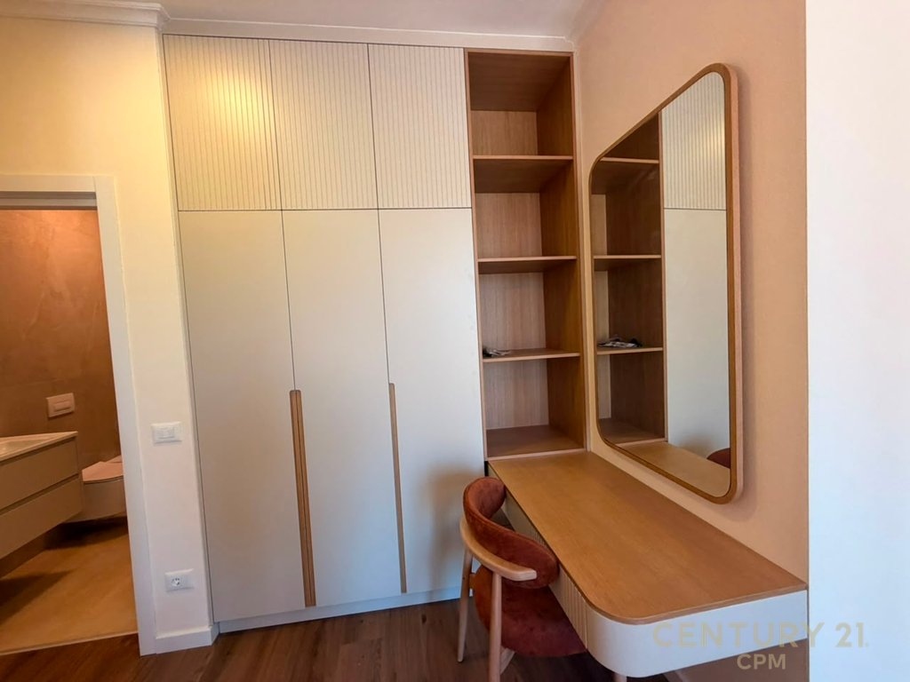 TEK ALTANA, APARTAMENT 2+1+2+POST PARKIMI PER QIRA! 2,000 € /Muaj - 2