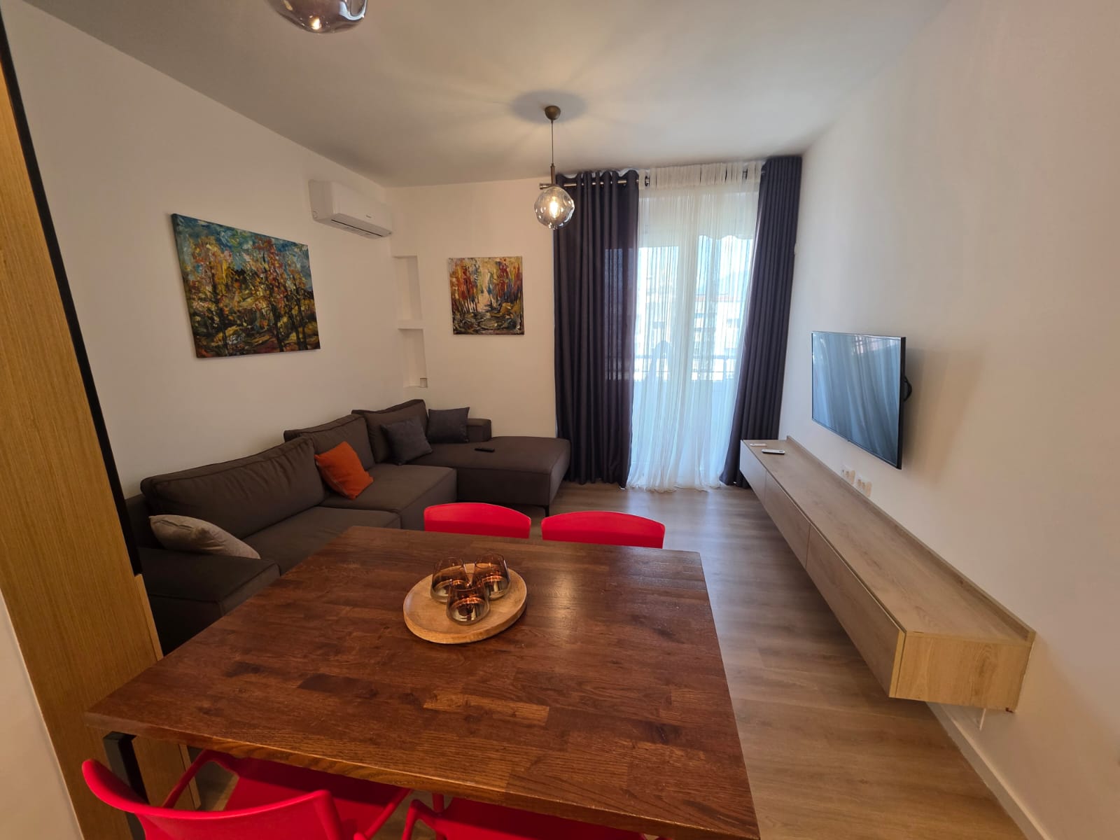 Shitet apartament 2+1 tek Fusha Aviacionit