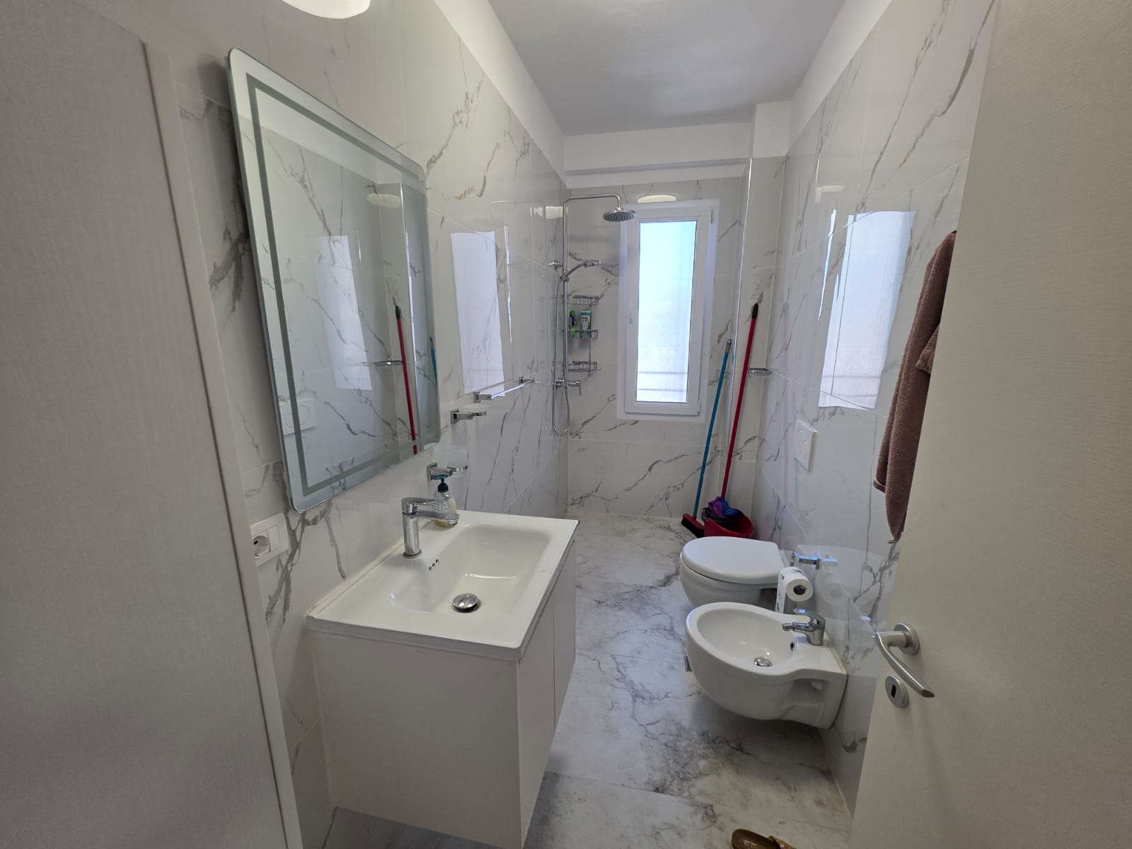 Shitet apartament 2+1 tek Fusha Aviacionit - 3