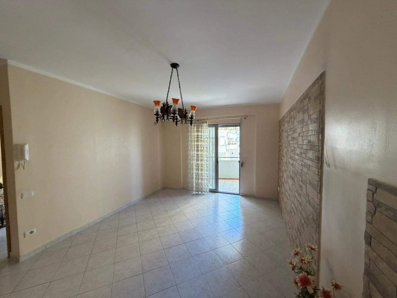 apartament 1+1 ne skele lungomare vlore - 4