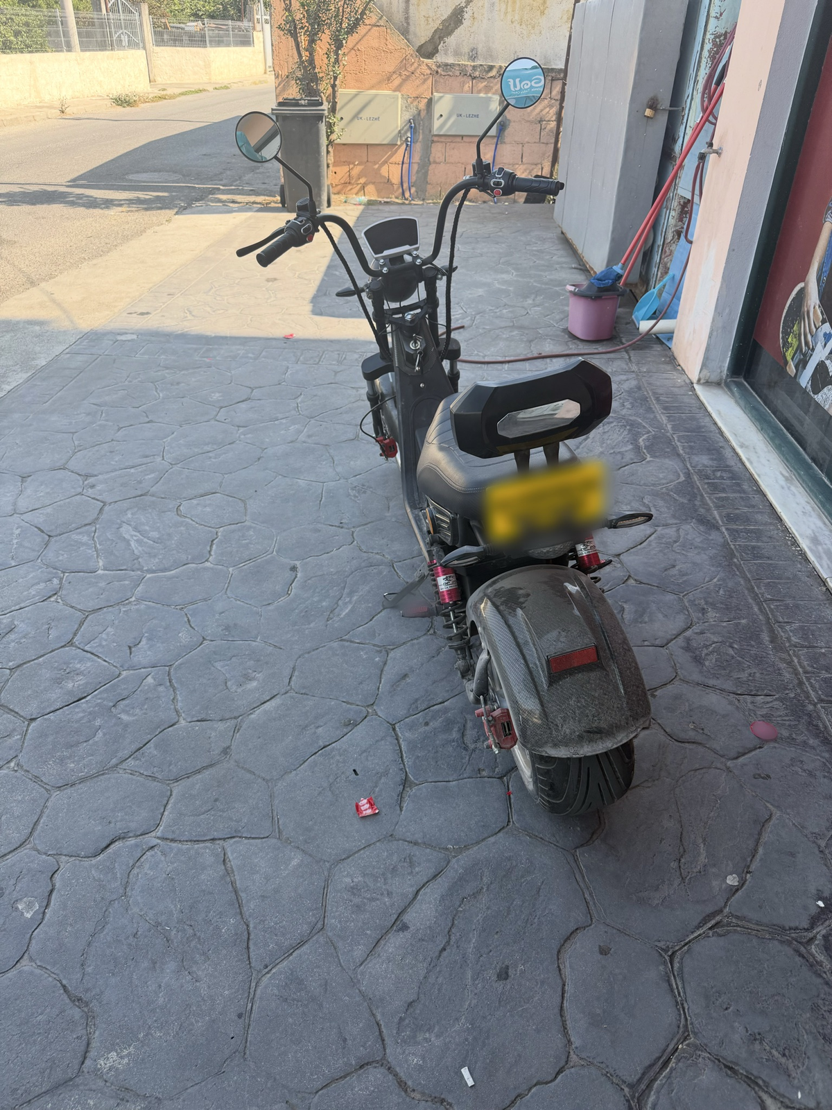 Motorr elektrik i muaj i perdor i bler 1 milion e 300 mi lek - 1