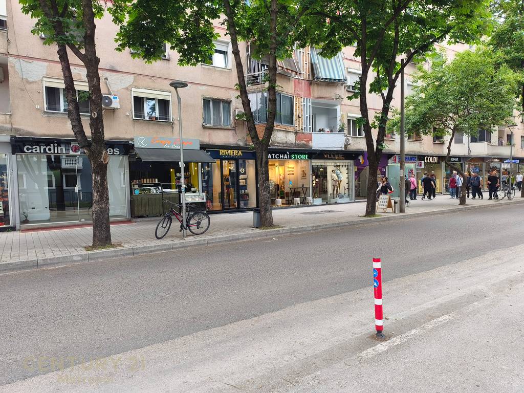 DYQAN ME QIRA PRANE DREJTORISE SE POLICISE, TIRANE!