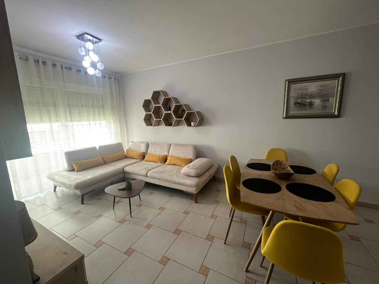 Apartament 2+1 me qira tek 5 Maj!! - 2