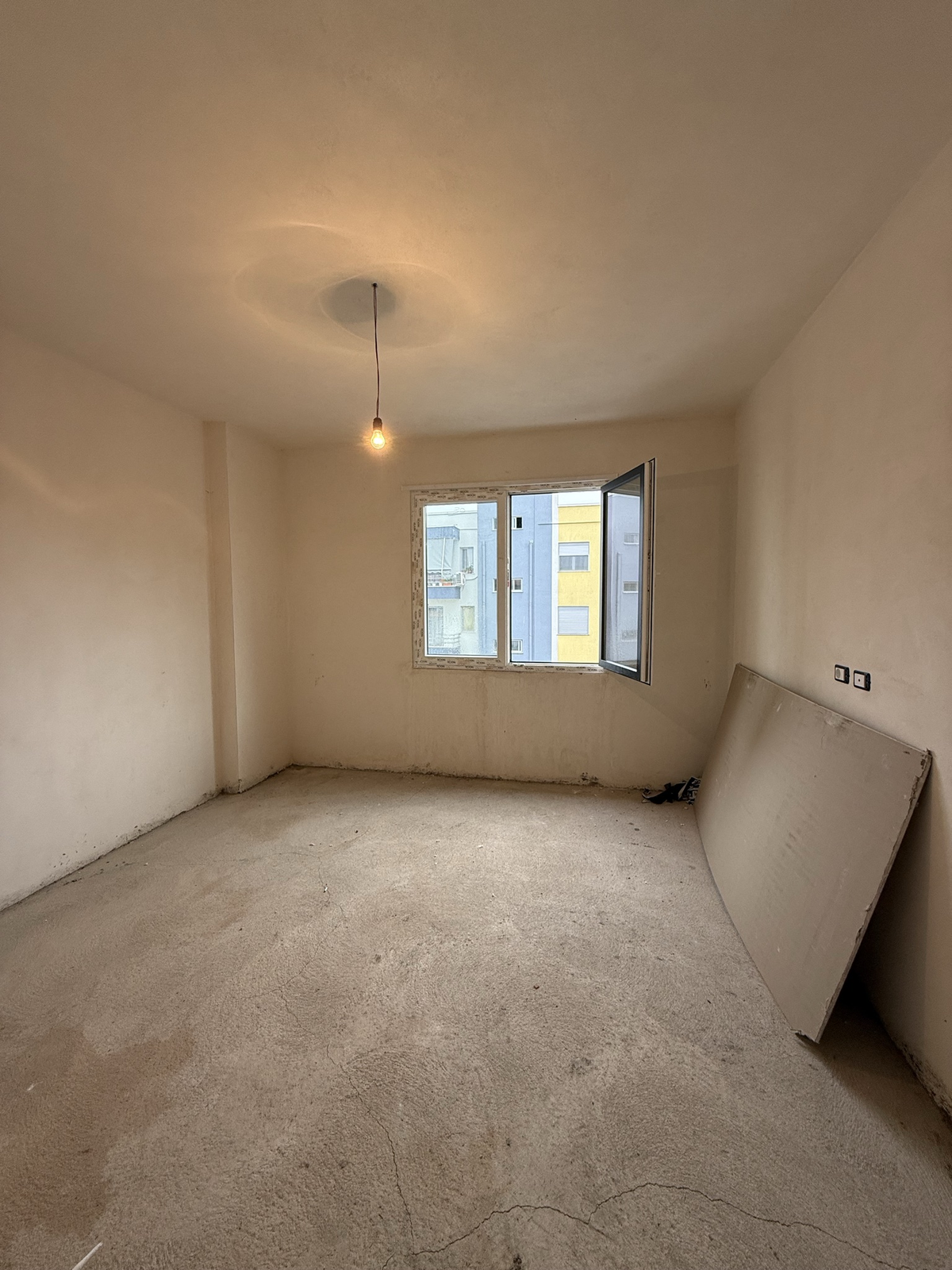 🏢 Në Kamëz, mbrapa Oslos – Apartament për shitje me hipotekë! - 2