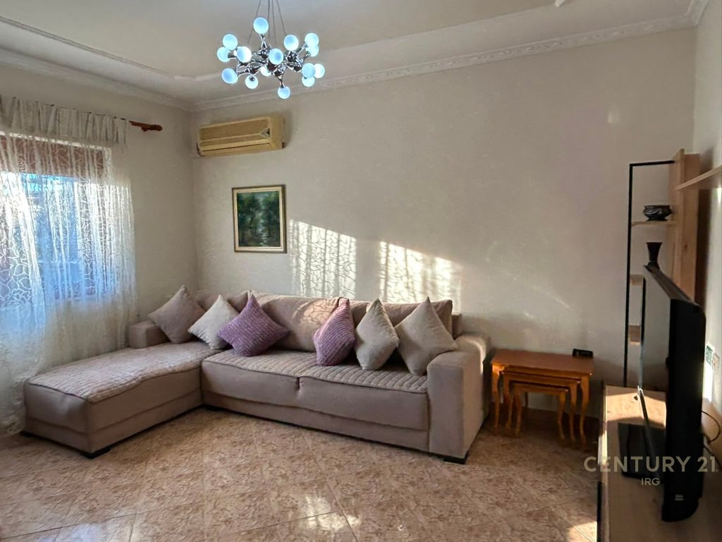 APARTAMENT 1+1 ME QERA SHKOLLA E BASHKUAR 450 € /Muaj