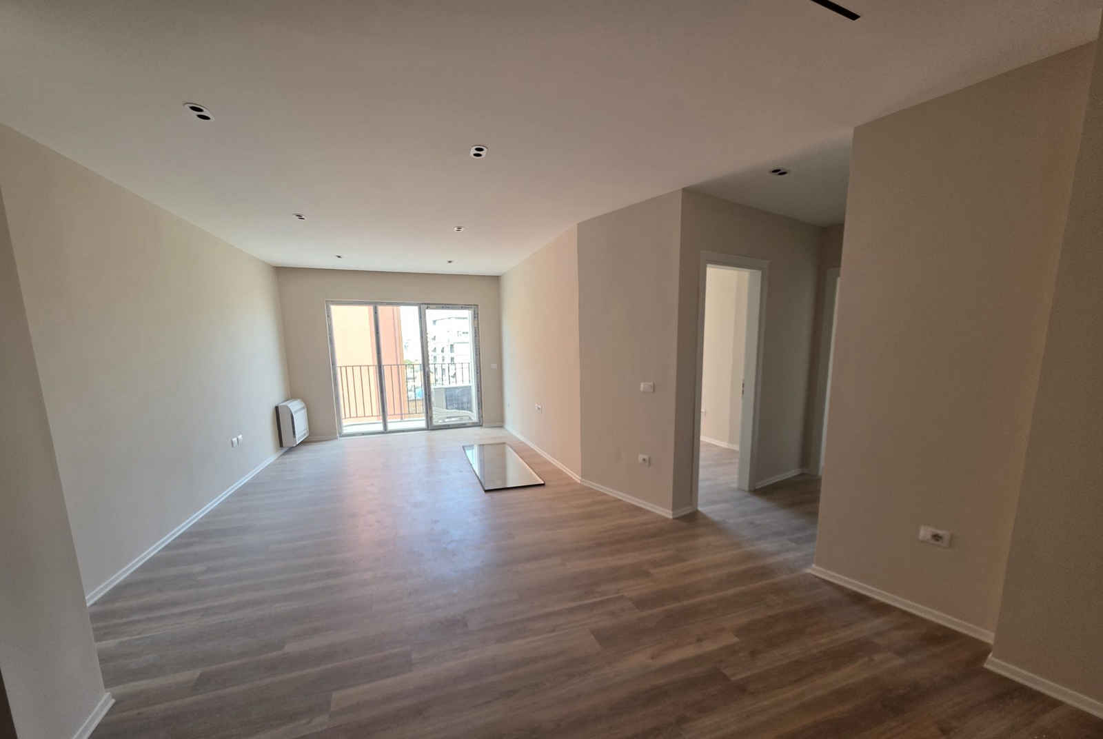 Shkolla Kuqe shitet apartament 2+1+2 tualete +1 post parking - 2