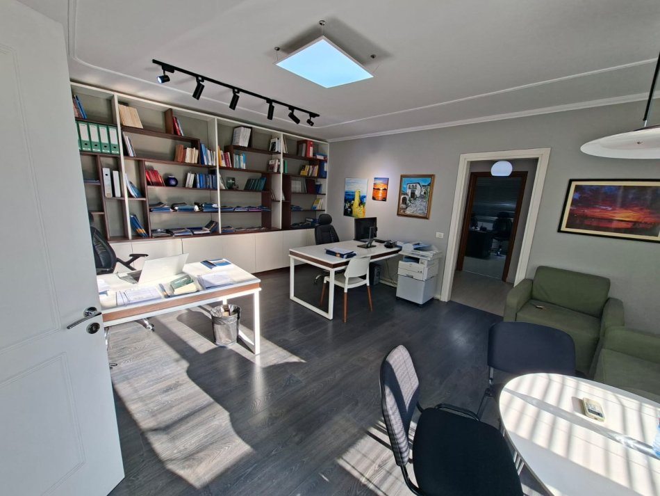 ZYRE ME QIRA GJYKATA E TIRANES 700 €