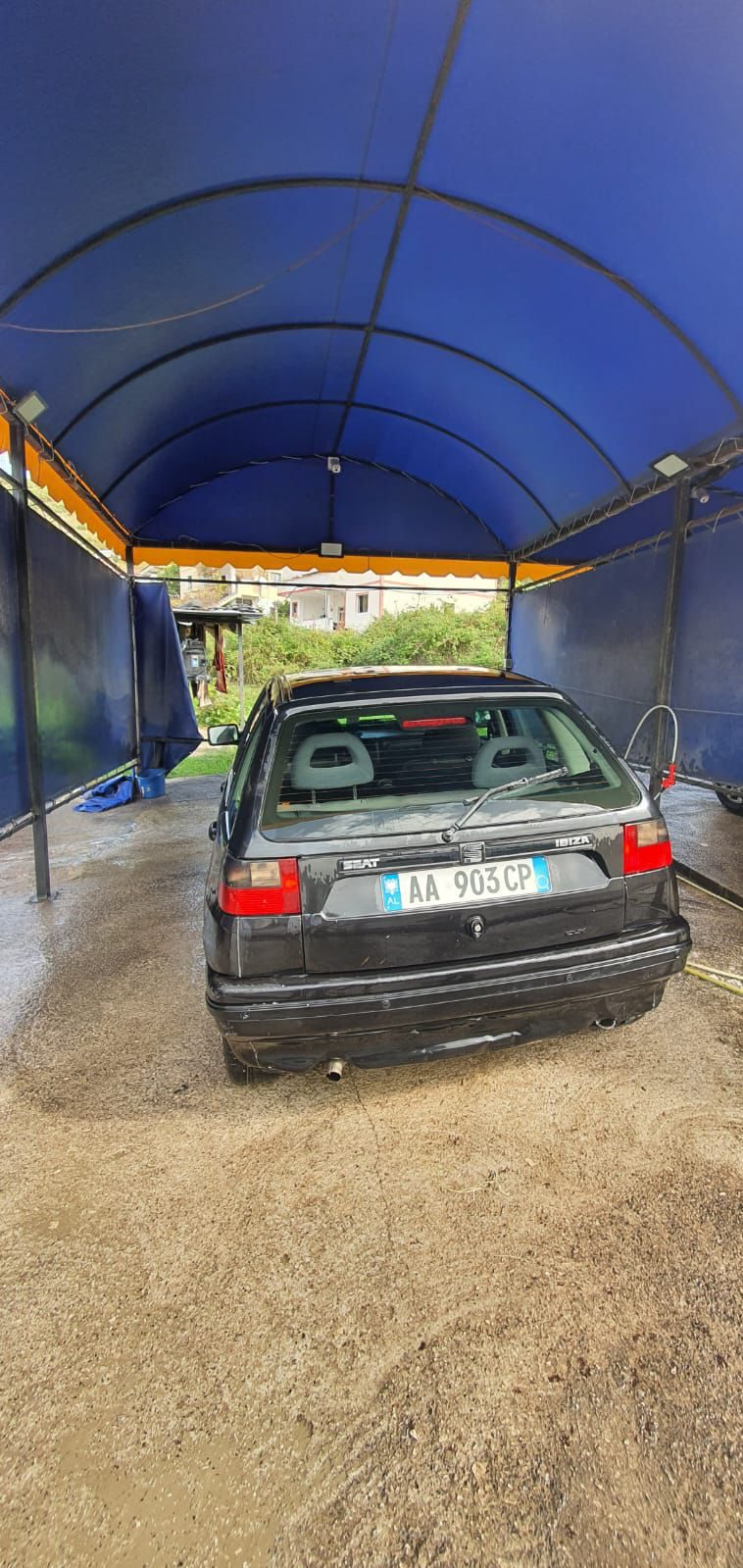 Shitet Seat Ibiza . - 2