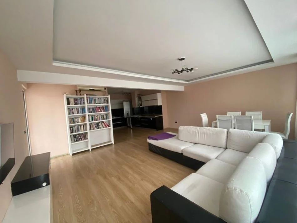 Jepet me qera apartment i MOBILUAR 2+1