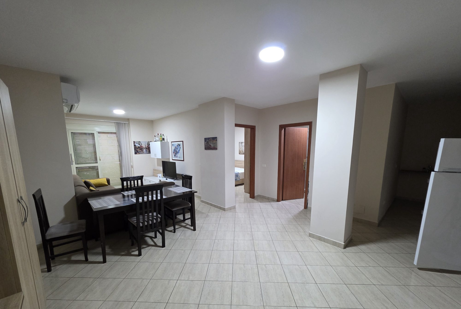 Selvia jepet me qera apartament 1+1 i mobiluar pallati ri me ashensor
