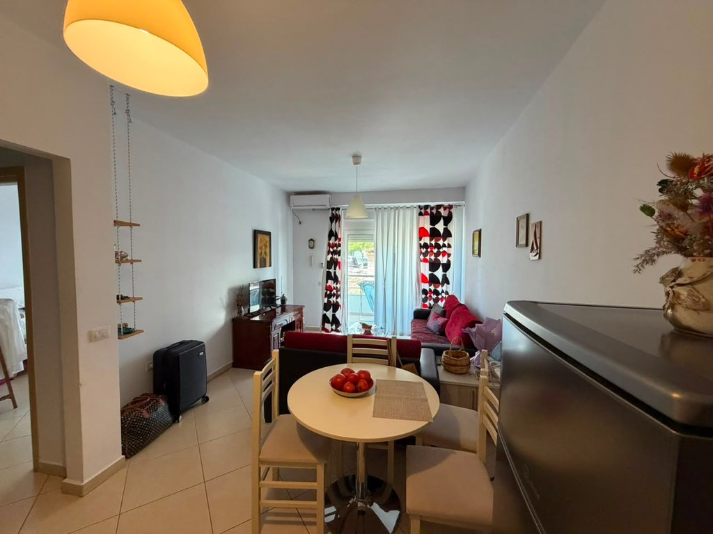 SARANDE, SHESIM APARTAMENT 1+1 VETEM 30 M NGA DETI 130,000 € - 1