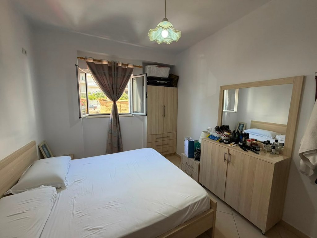 SARANDE, SHESIM APARTAMENT 1+1 VETEM 30 M NGA DETI 130,000 € - 4