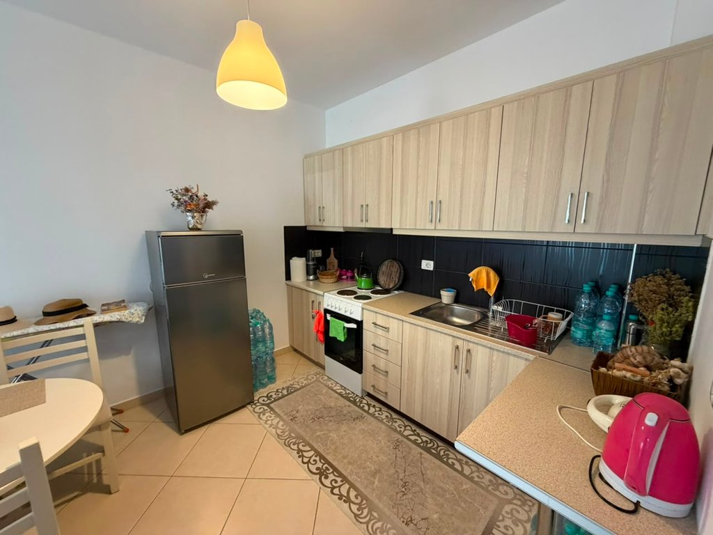 SARANDE, SHESIM APARTAMENT 1+1 VETEM 30 M NGA DETI 130,000 € - 3