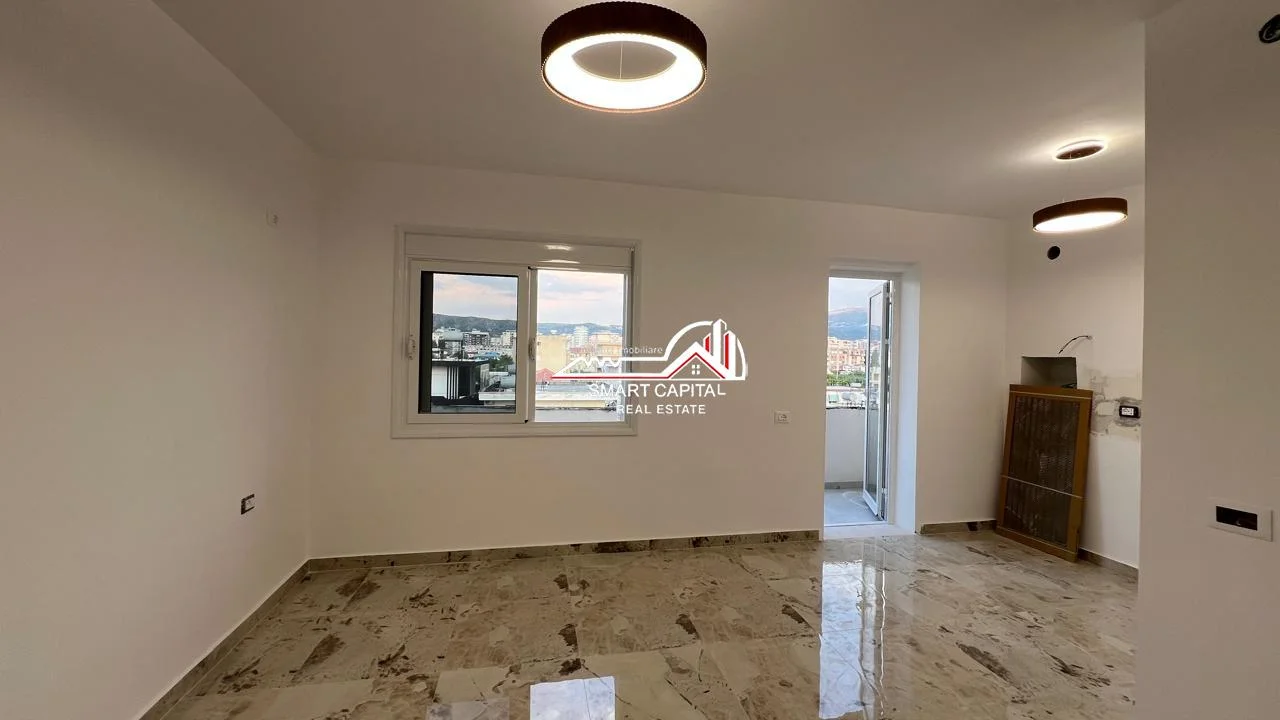 SHITET APARTAMENT 1+1 NË ÇOLE TEK PALLATET E GORISHTIT,VLORË! - 1