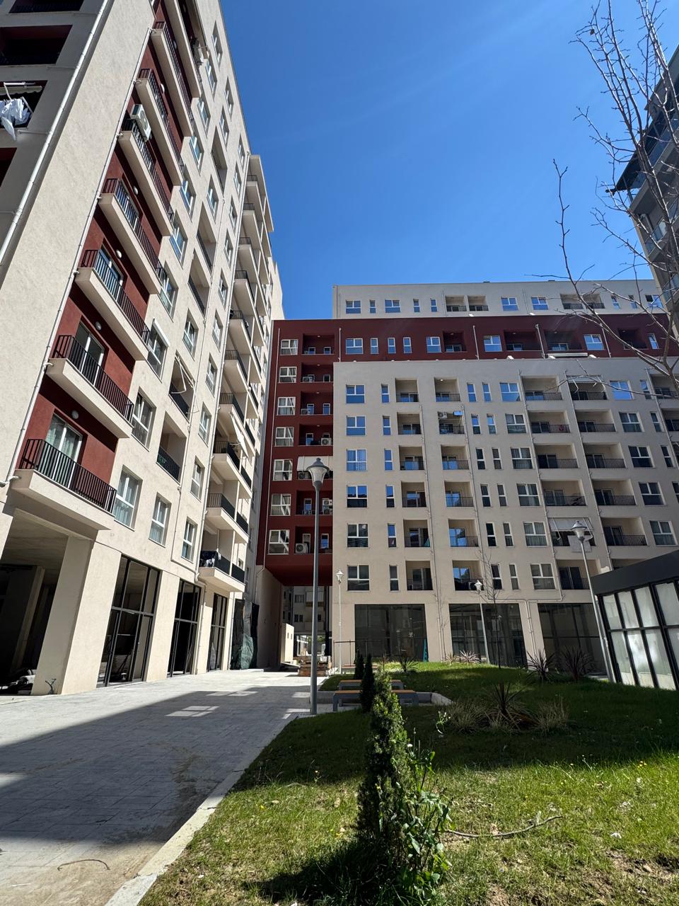 Jepet me qira Studio Apartament tek Aura – Ideal për Zyra ose Banim !! - 4