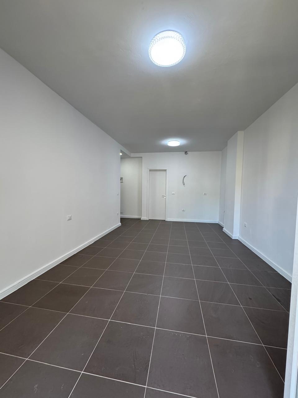 Jepet me qira Studio Apartament tek Aura – Ideal për Zyra ose Banim !!