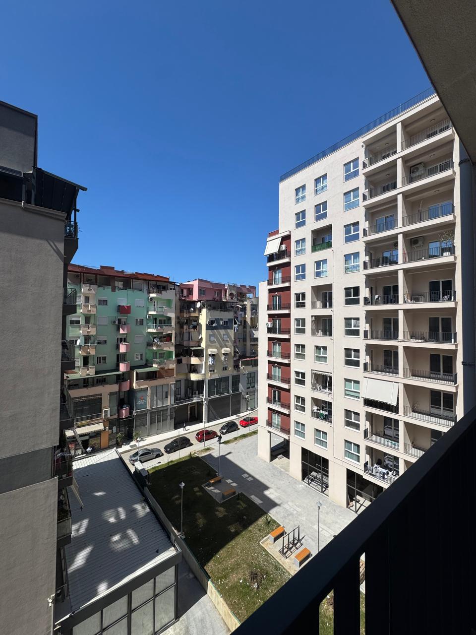 Jepet me qira Studio Apartament tek Aura – Ideal për Zyra ose Banim !! - 3