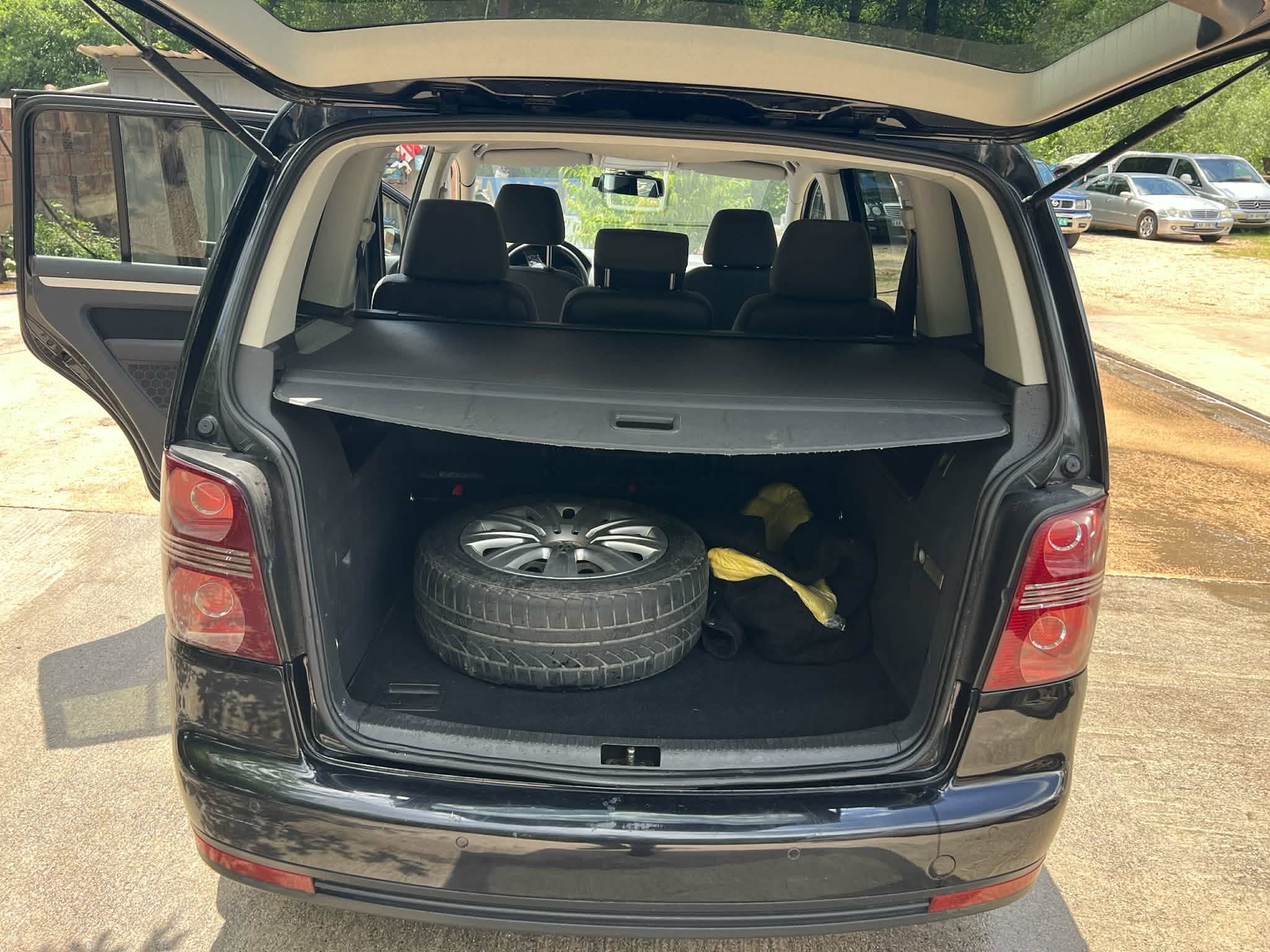 Shitet Volkswagen Touran, viti 2009 - 6