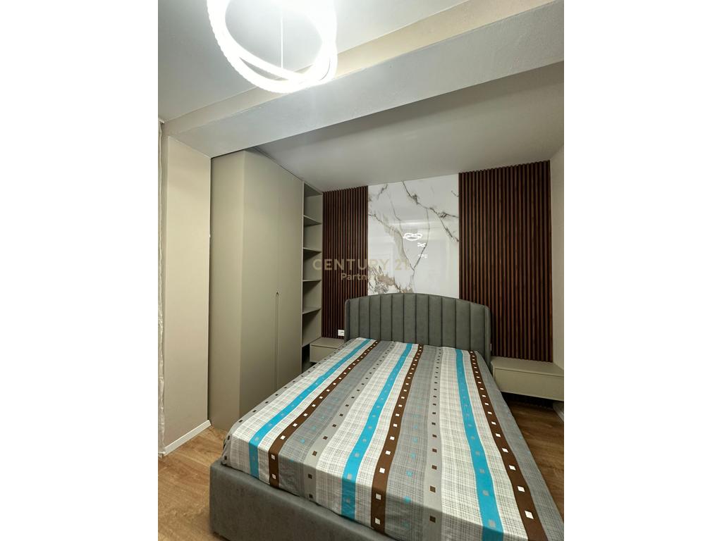 JAPIM ME QIRA APARTAMENT 2+1 TE SHKOLLA KUQE ! 900 € /Muaj - 5