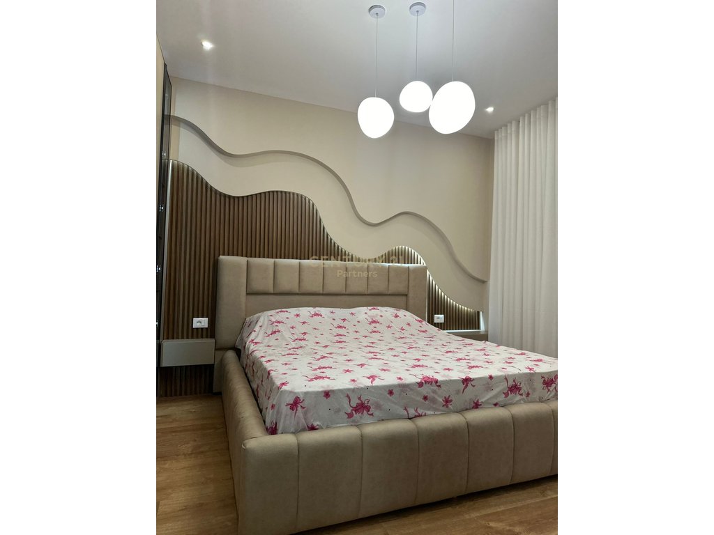 JAPIM ME QIRA APARTAMENT 2+1 TE SHKOLLA KUQE ! 900 € /Muaj - 3