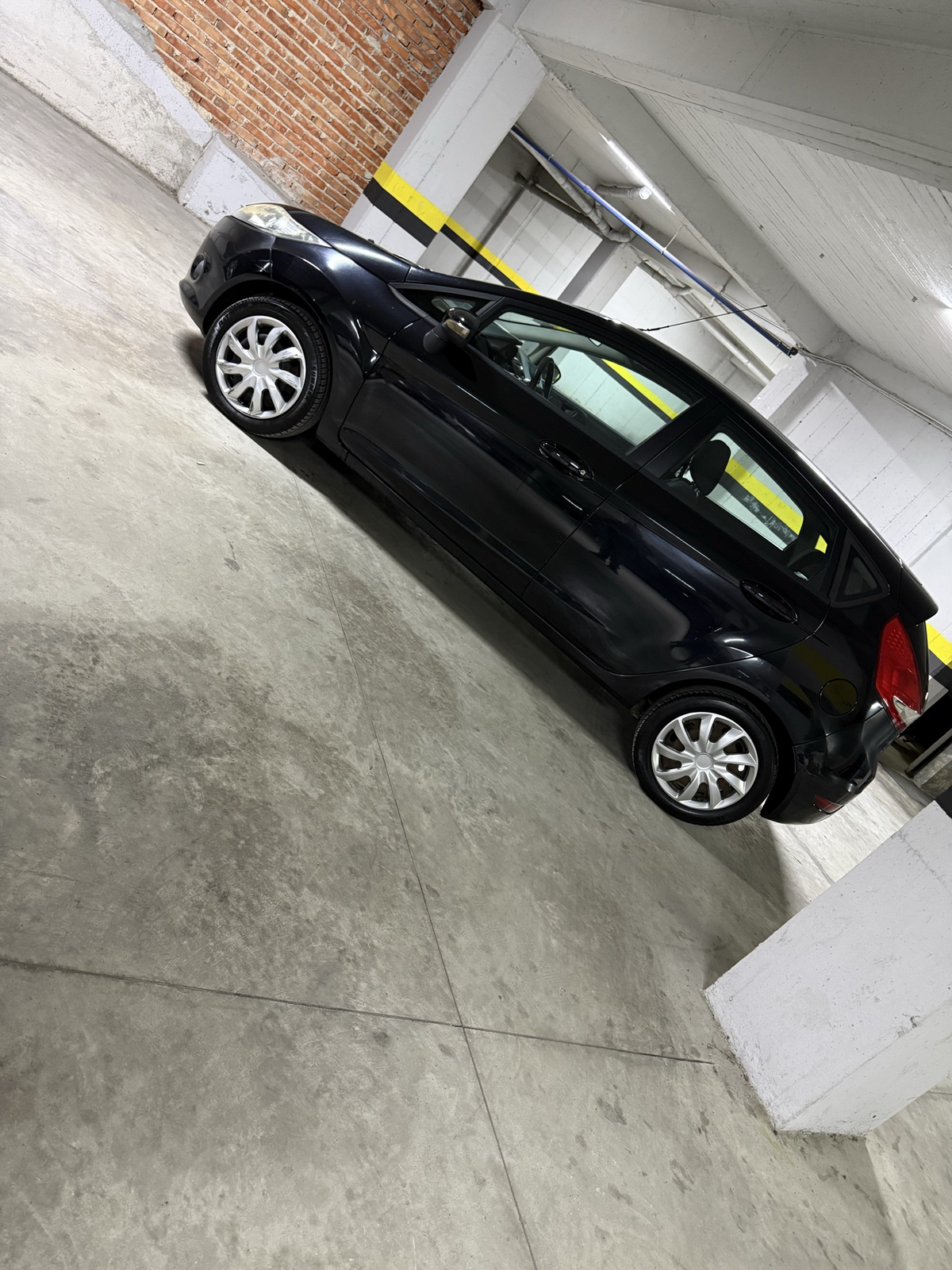 FORD FIESTA. 1.4 NAFT VIZI 2010MANUAL SUPER EKONOMIKE.ME DOGAN TE PAGUAR.I PERSHTATSHEM PER PATENTA - 1