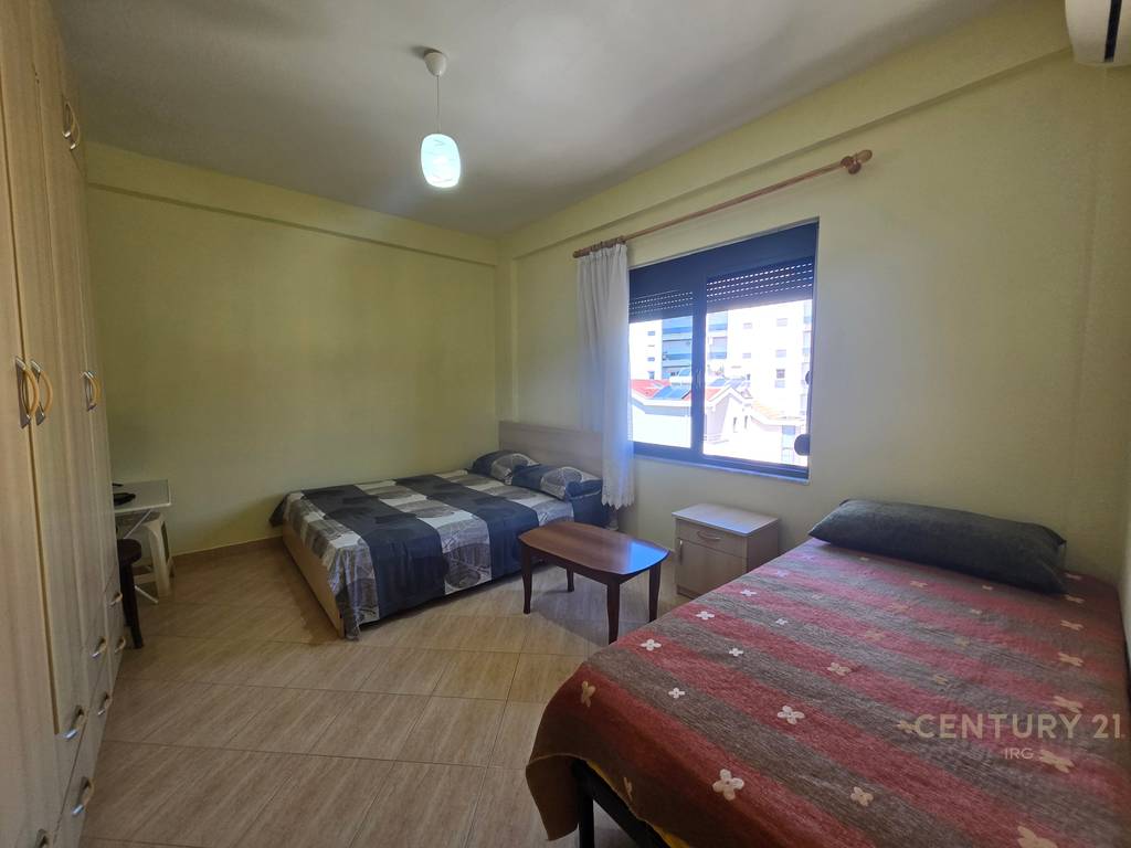 Shitet Apartament 1+1 ne Golem! - 1