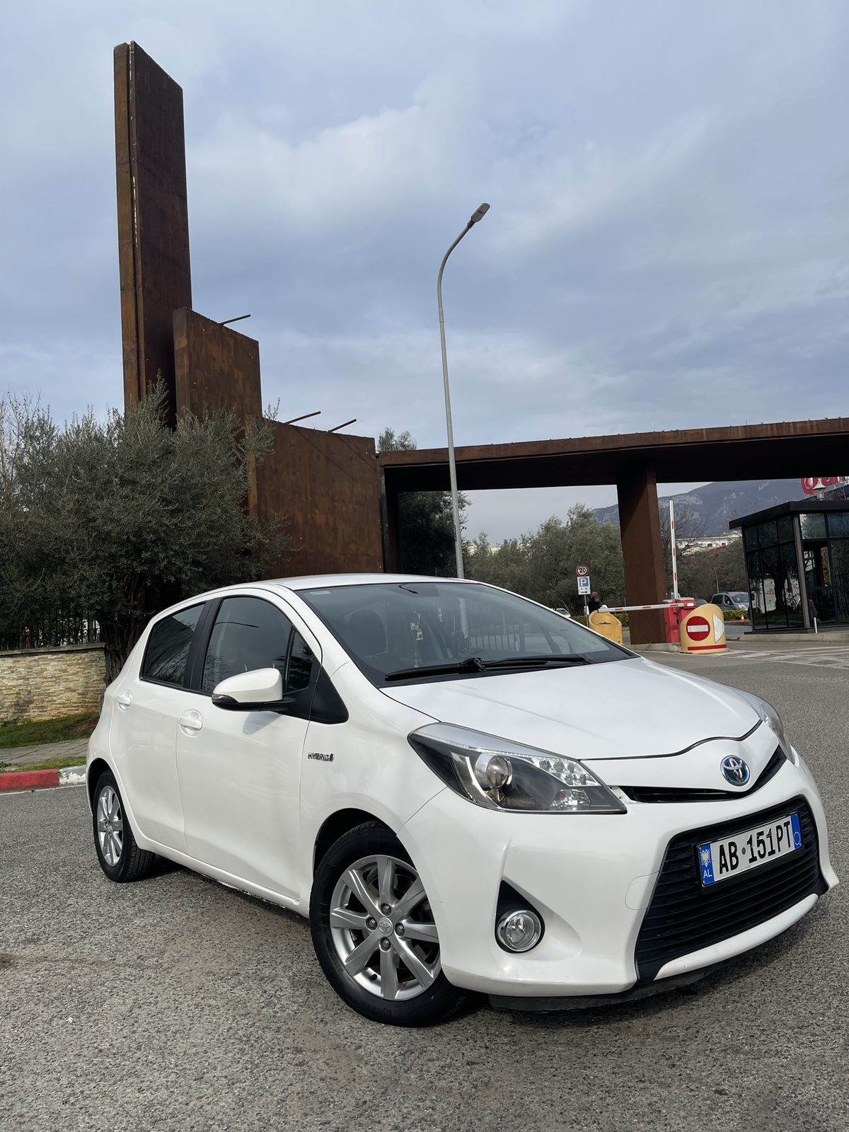 Toyota Yaris 1.5 Hybrid Automat - 2