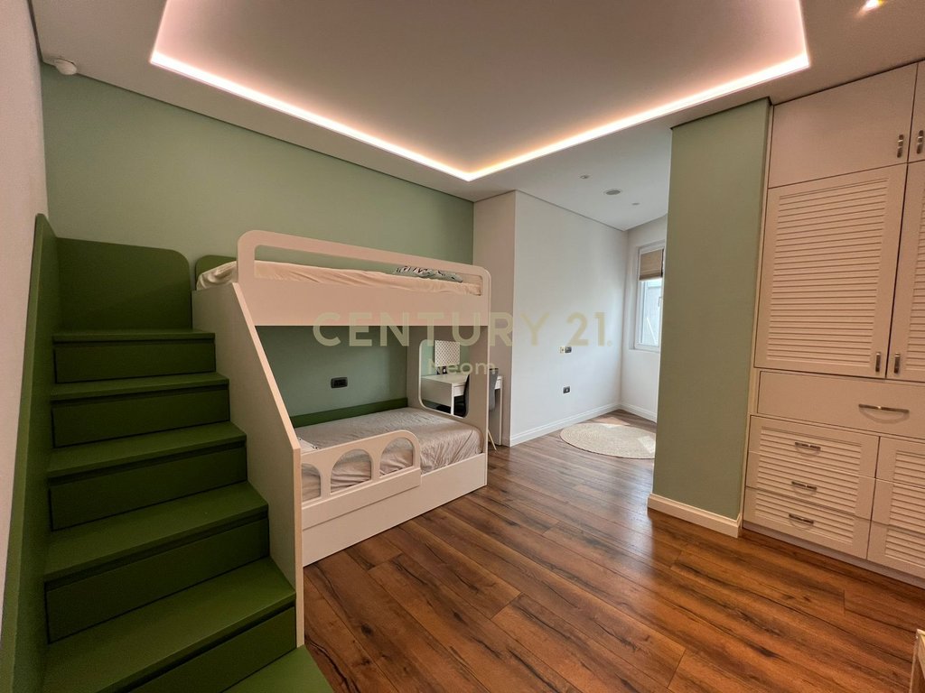 JEPET ME QIRA , PENTHOUSE MODERN 2 +1+2 + Post Parkimi, Te Liqeni Artificial! 1,500 € /Muaj - 2