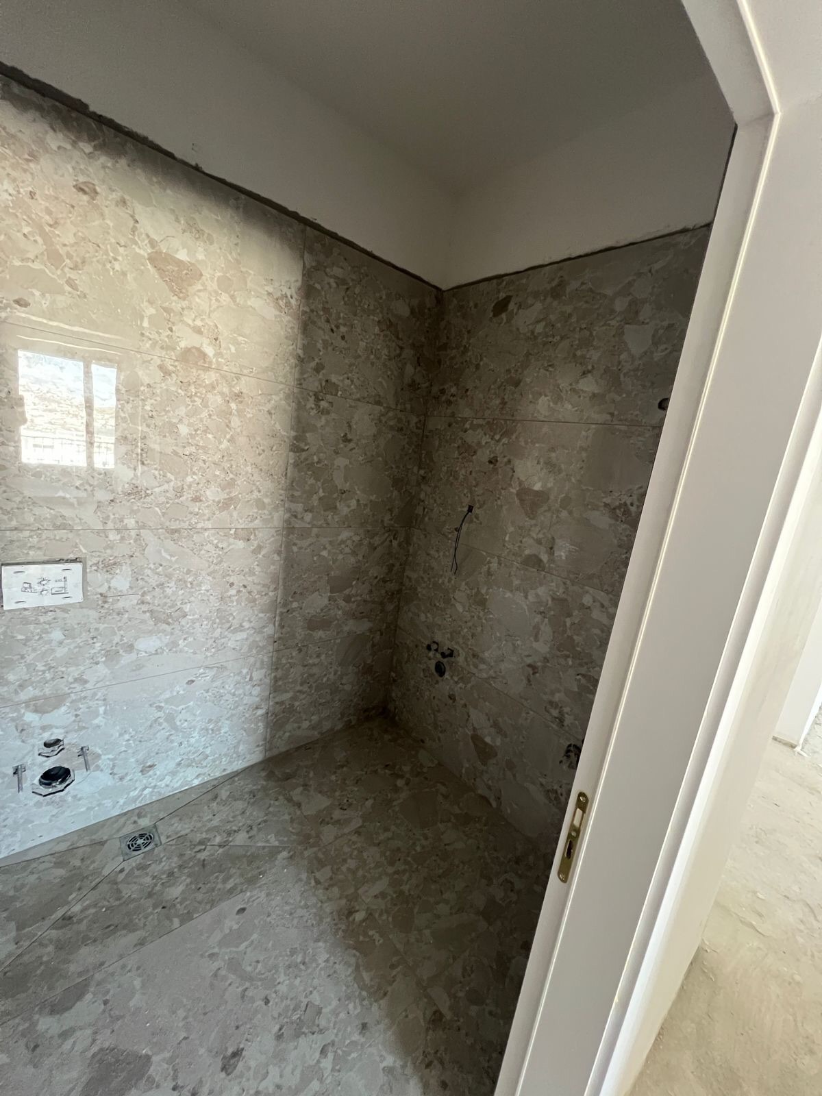 Shitet apartament 2+2+ ballkon, 5 Maj - 6