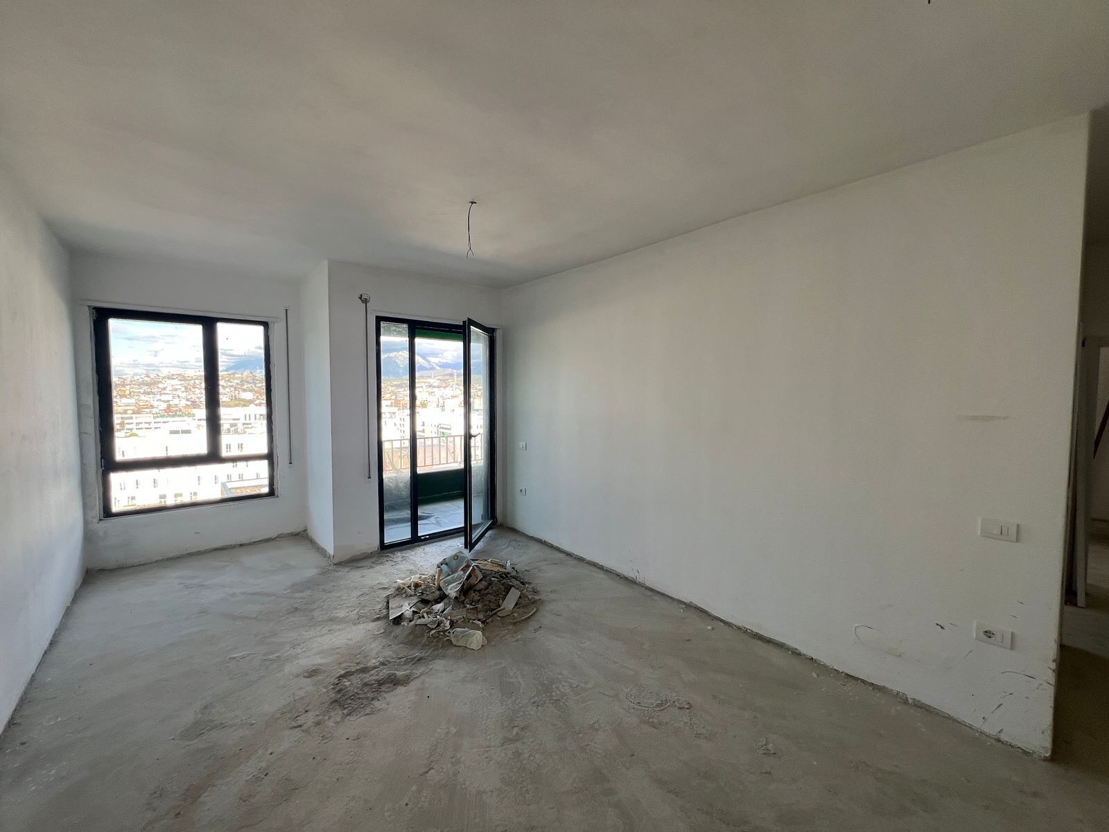 Shitet apartament 2+2+ ballkon, 5 Maj - 3