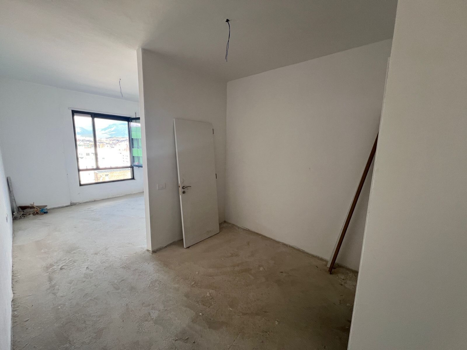 Shitet apartament 2+2+ ballkon, 5 Maj - 5