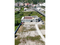JEPET ME QIRA SERVIS/ GODINE MULTIFUNKSIONALE ME 10.000 M² TOKE NE VORE - 1